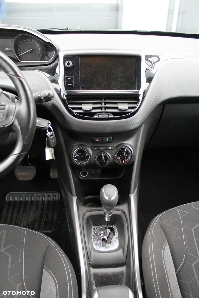 Peugeot 2008 1.2 Pure Tech Active S&S EAT6 - 17