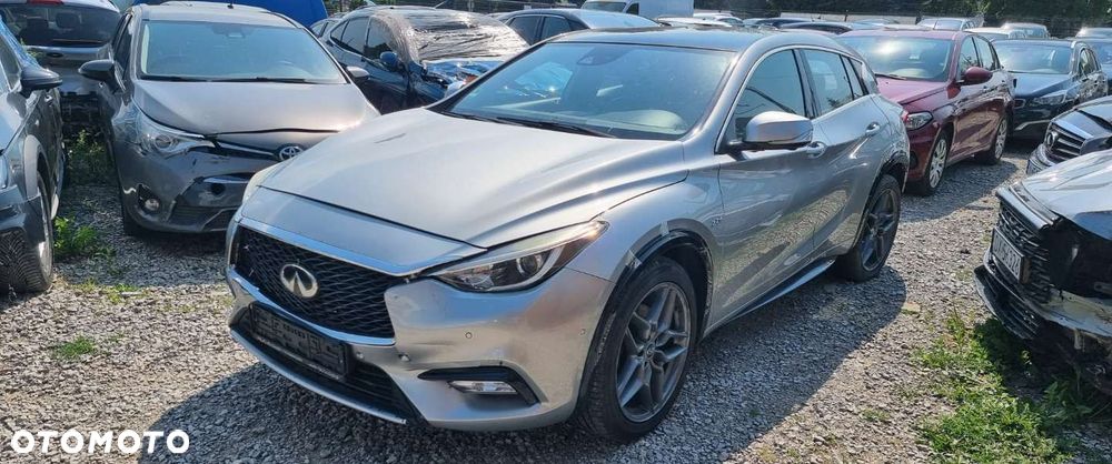 Infiniti Q30 - 3