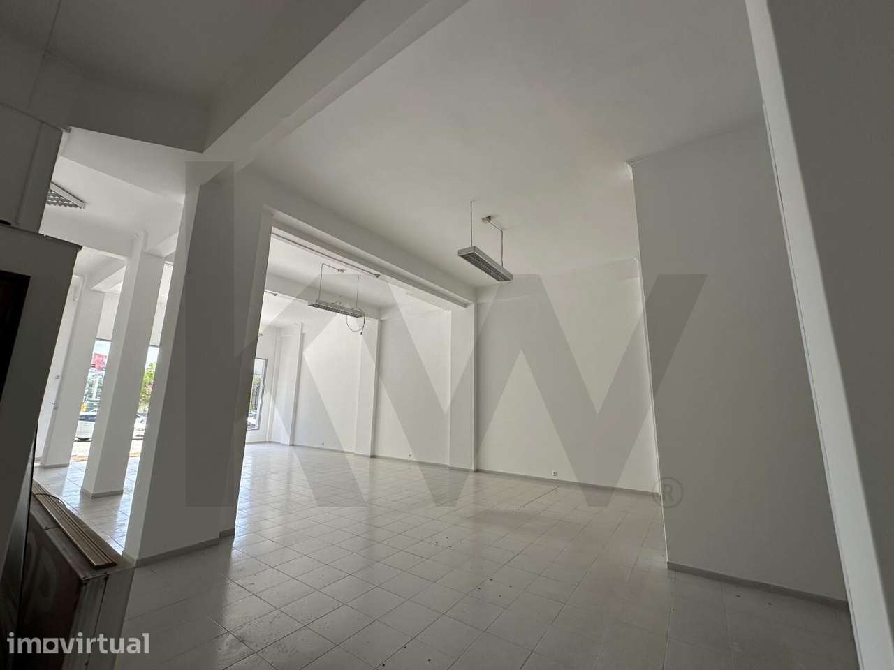 LOJA NA AVENIDA DAS DESCOBERTAS INFANTADO LOURES 180 M2 E 2 ENTRADAS - Grande imagem: 2/34