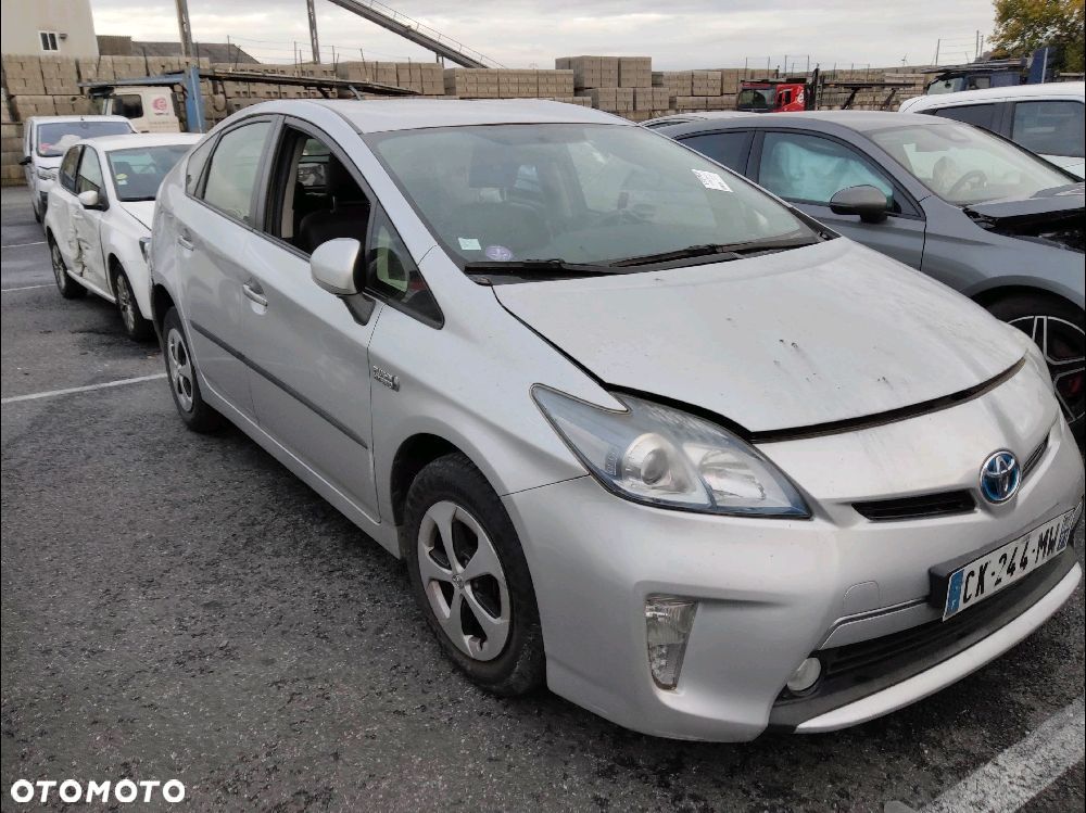 Toyota Prius 1.8 HSD Premium - 4