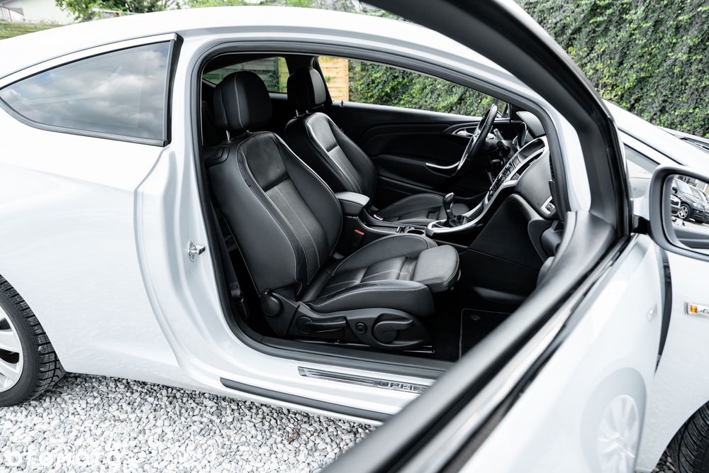 Opel Astra IV GTC 1.6 T Sport - 29
