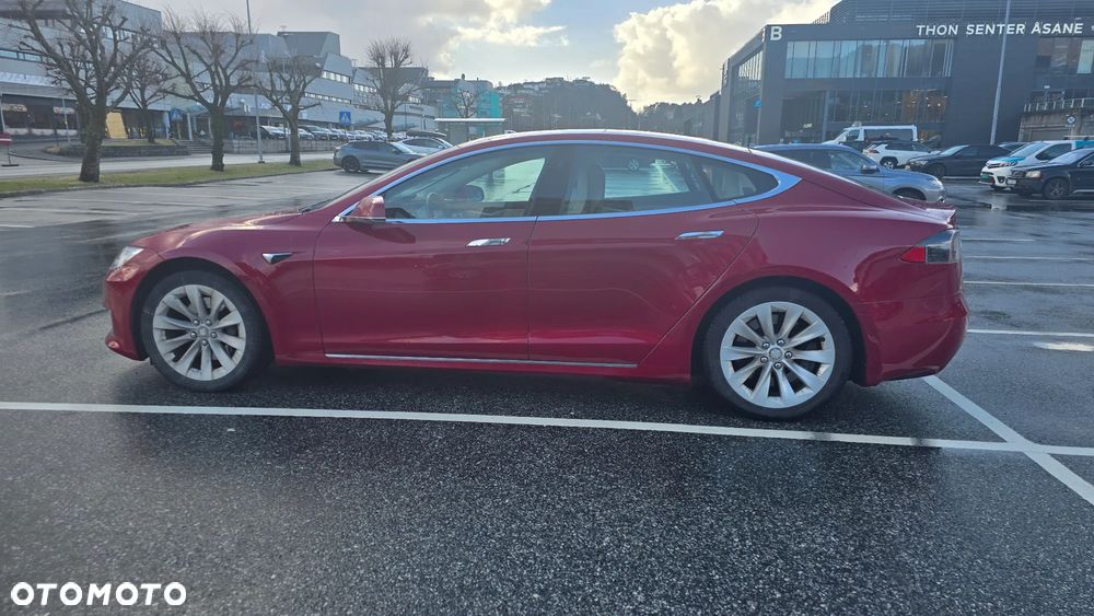 Tesla Model S - 8