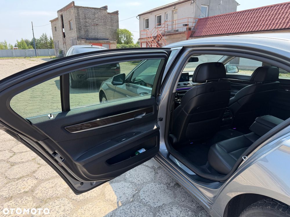 BMW Seria 7 730Ld - 12
