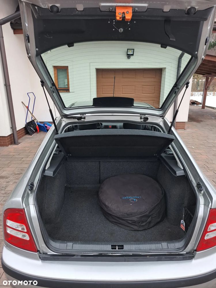 Skoda Octavia 1.6 Tour - 8