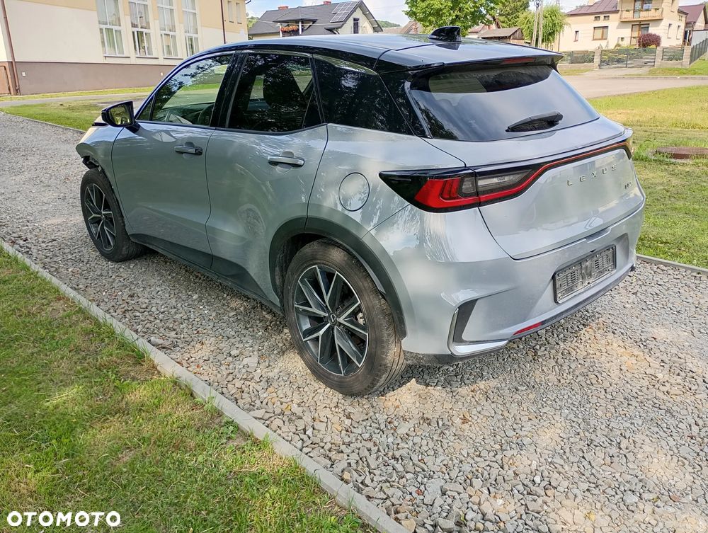 Lexus LBX 1.5 Hybrid Vibrant Edition AWD - 2