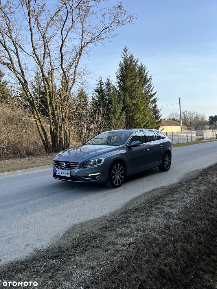 Volvo V60 D6 AWD Plug-in Hybrid R-Design Summum - 8