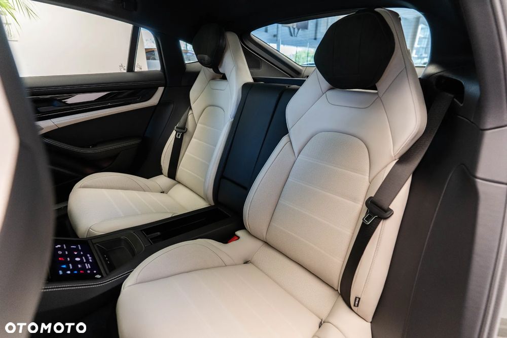 Porsche Panamera 4 E-Hybrid - 14