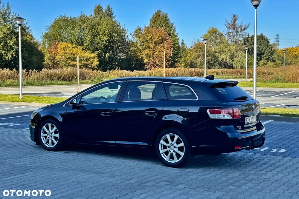 Toyota Avensis 2.0 D-4D Premium - 2