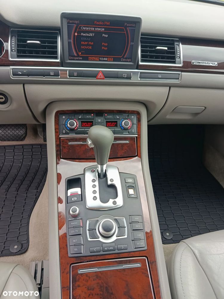 Audi A8 4.2 Quattro - 16