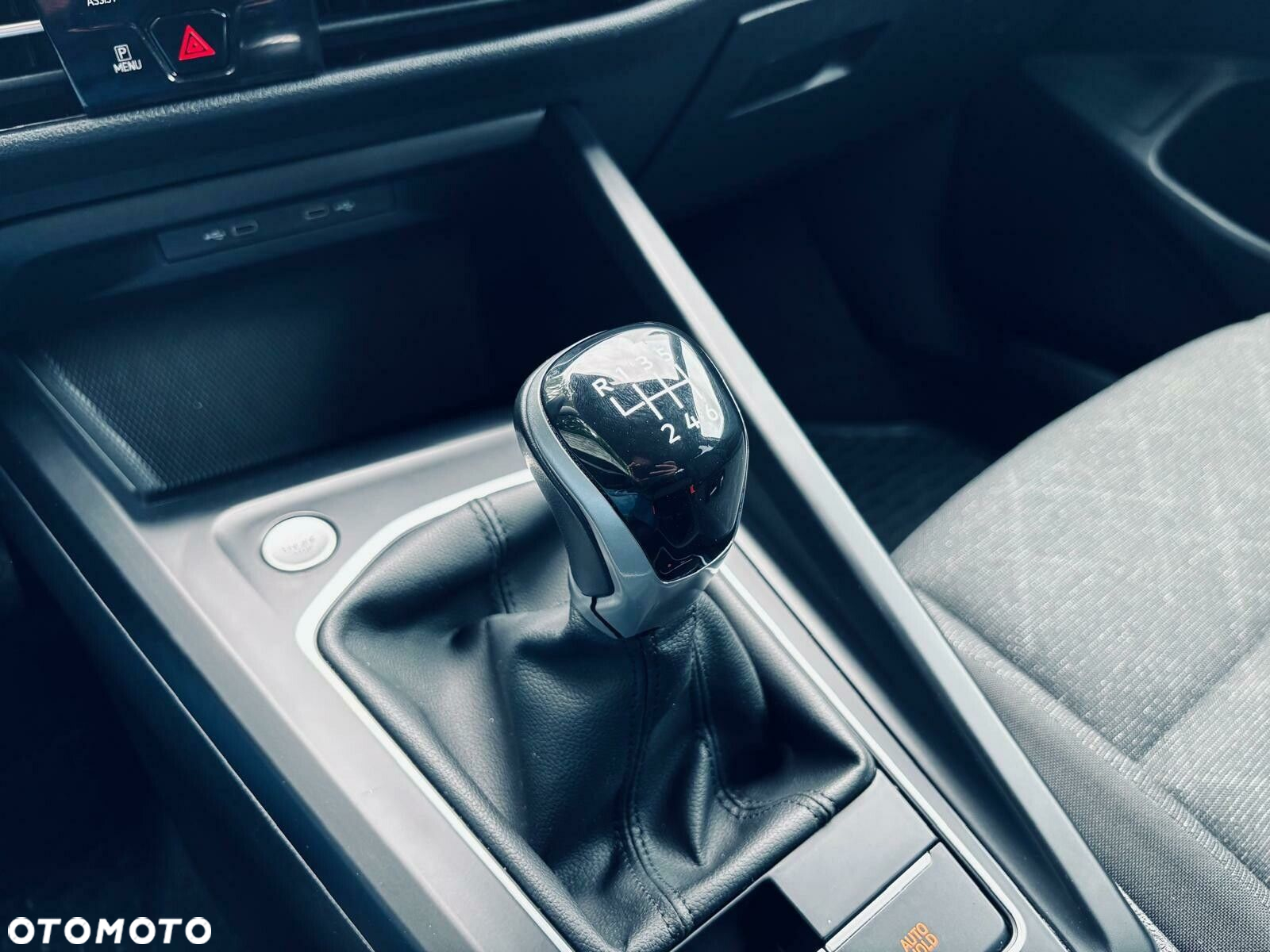 Volkswagen Golf VIII 1.5 TSI EVO Life - 31
