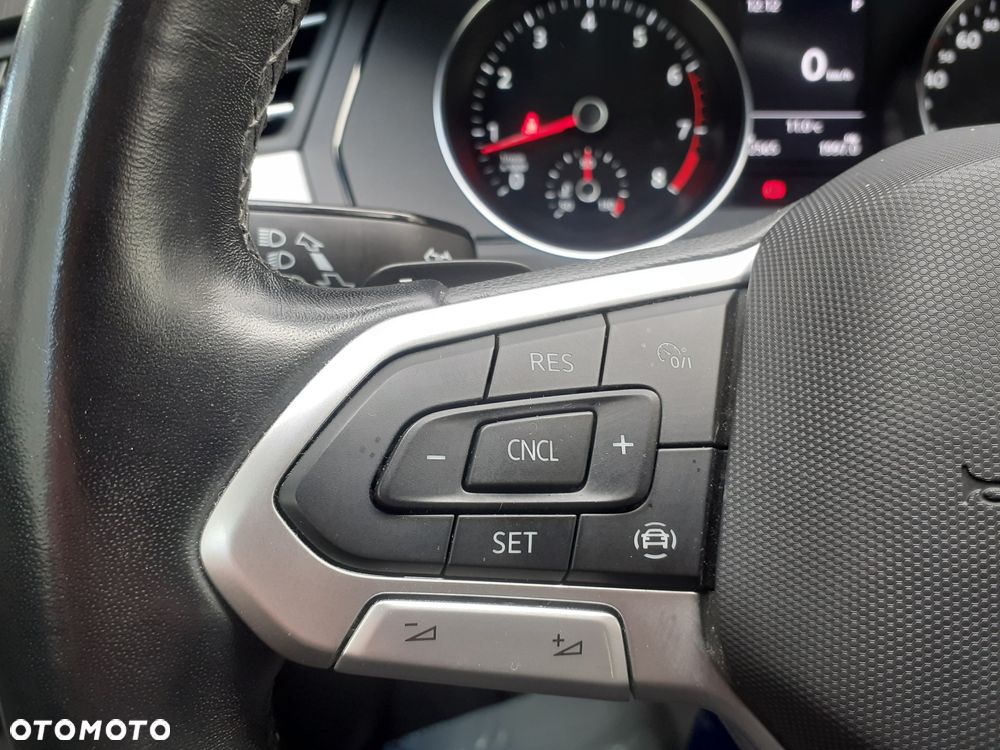 Volkswagen Passat - 12