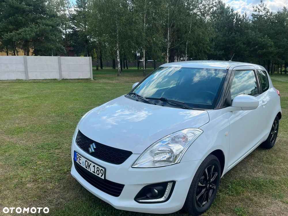 Suzuki Swift 1.2 BlackWhite - 1