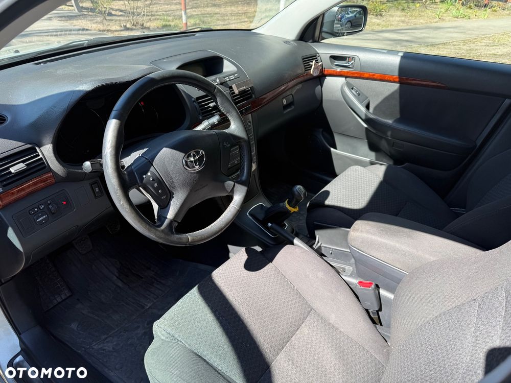 Toyota Avensis 1.8 VVT-i Sol - 17