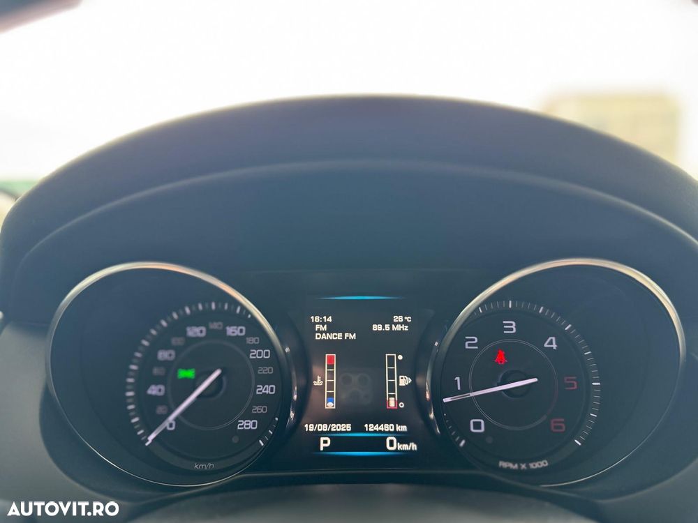Jaguar XE 20d Aut. Portfolio - 6