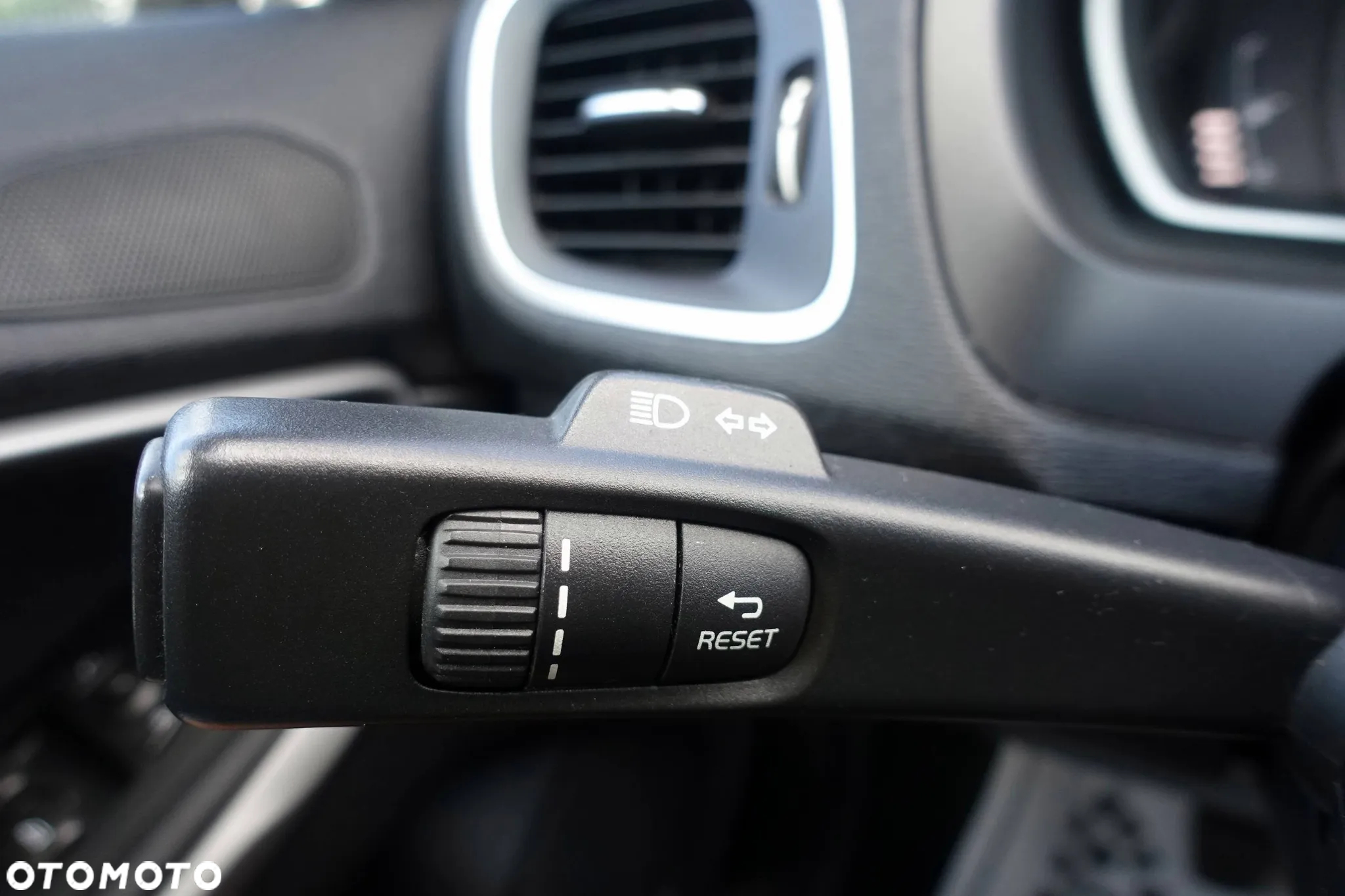 Volvo V40 D2 Momentum - 23