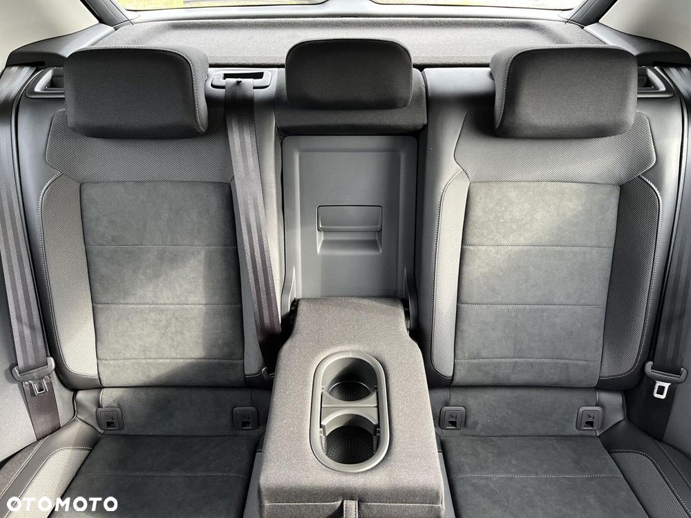 Volkswagen T-Roc - 31