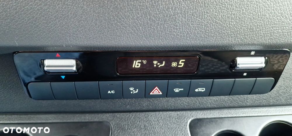 Mercedes-Benz Sprinter - 25