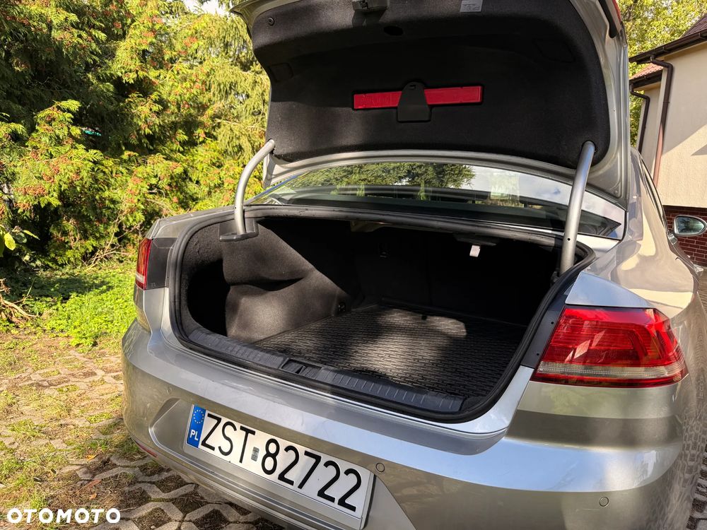 Volkswagen Passat - 11