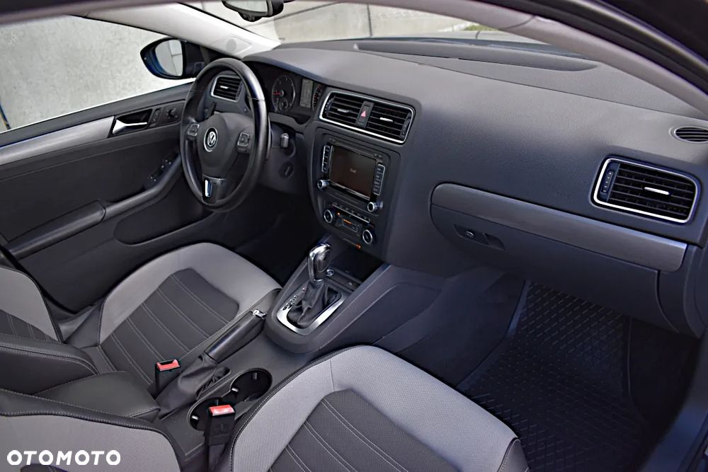 Volkswagen Jetta - 37