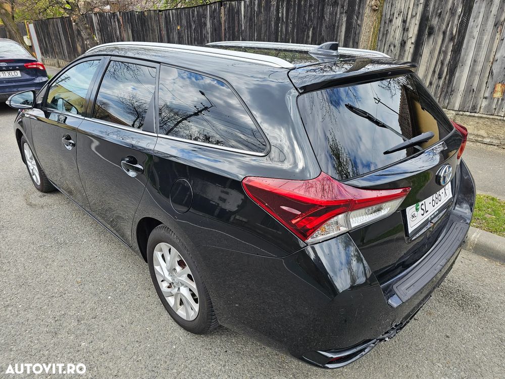 Toyota Auris 1.8 Executive - 4