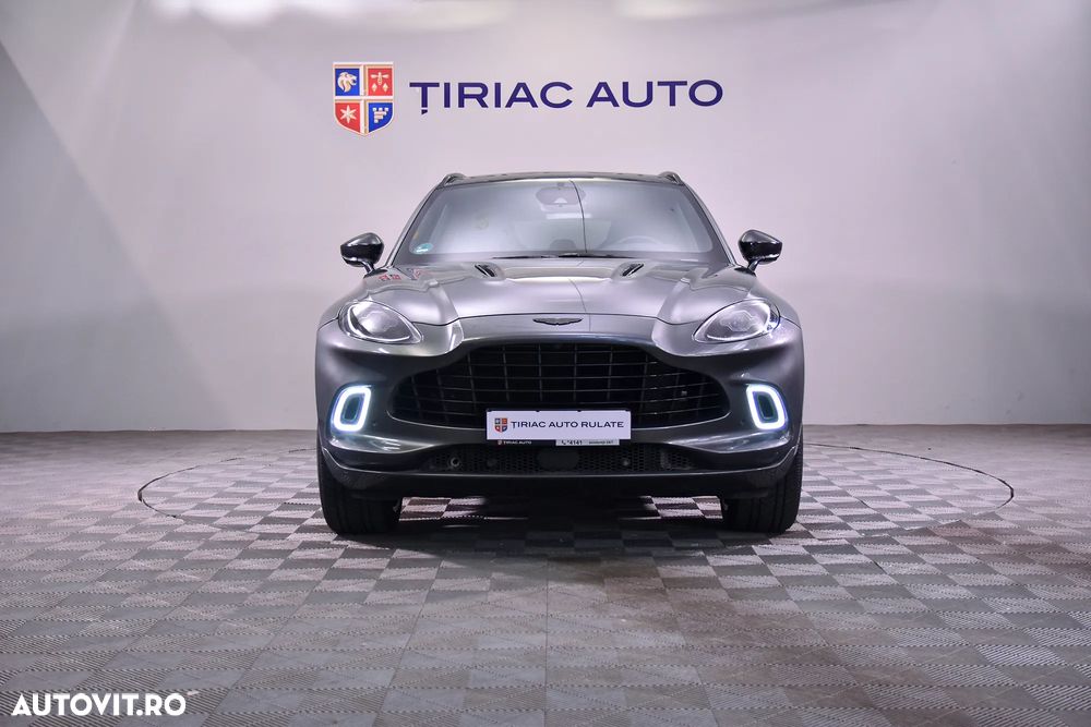 Aston Martin DBX - 8