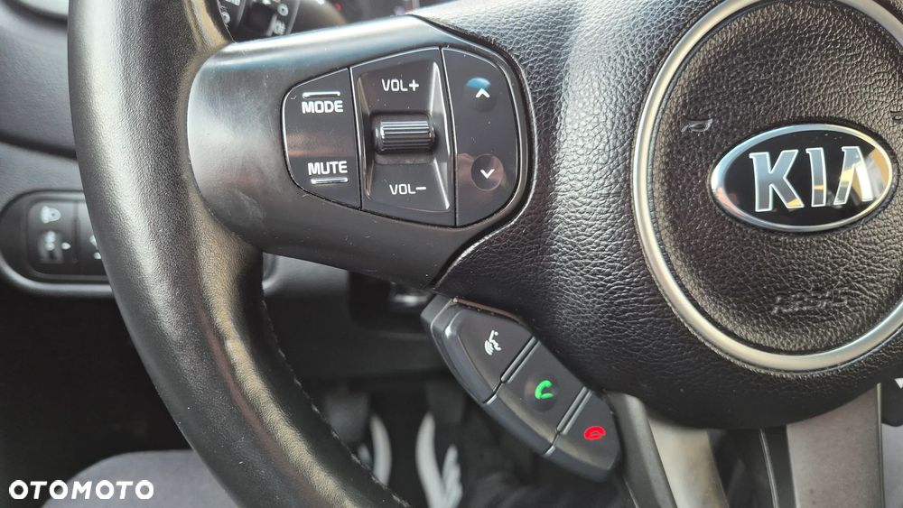 Kia Carens 1.6 GDI Dream Team Edition - 18