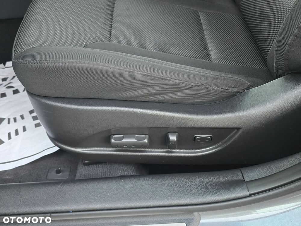 Hyundai i40 Kombi blue 1.6 Family+ - 28
