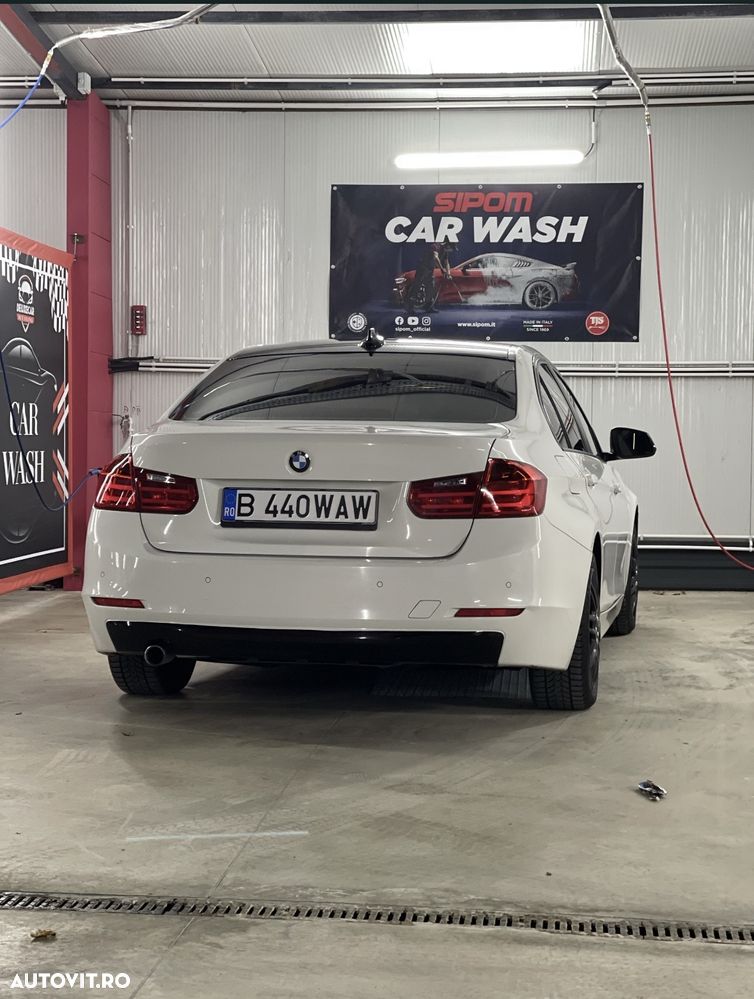 BMW Seria 3 320d EfficientDynamics Edition - 4