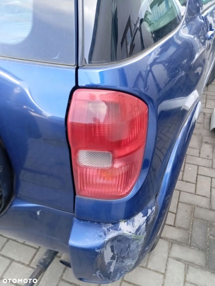 TOYOTA RAV4 II 3D LAMPA PRAWA TYLNA TYŁ EU - 1