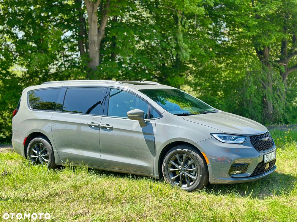 Chrysler Pacifica - 2