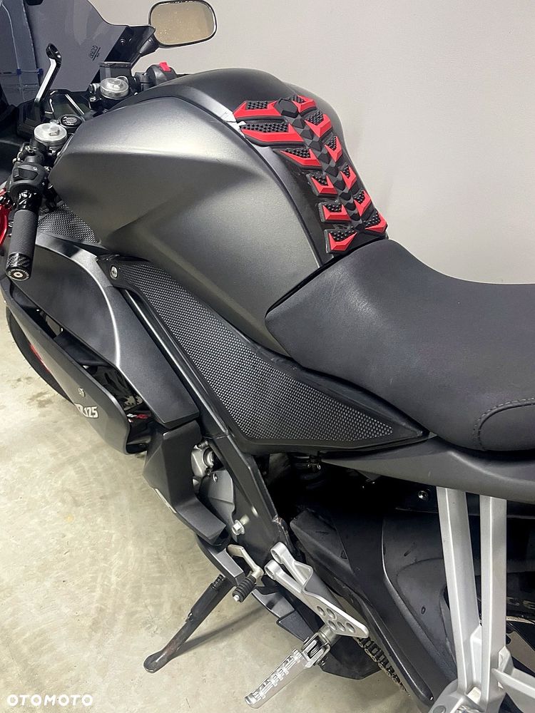 Yamaha YZF - 4