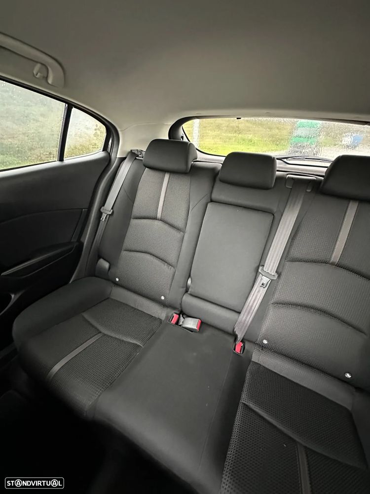 Mazda 3 1.5 Sky-G Evolve HS - 8
