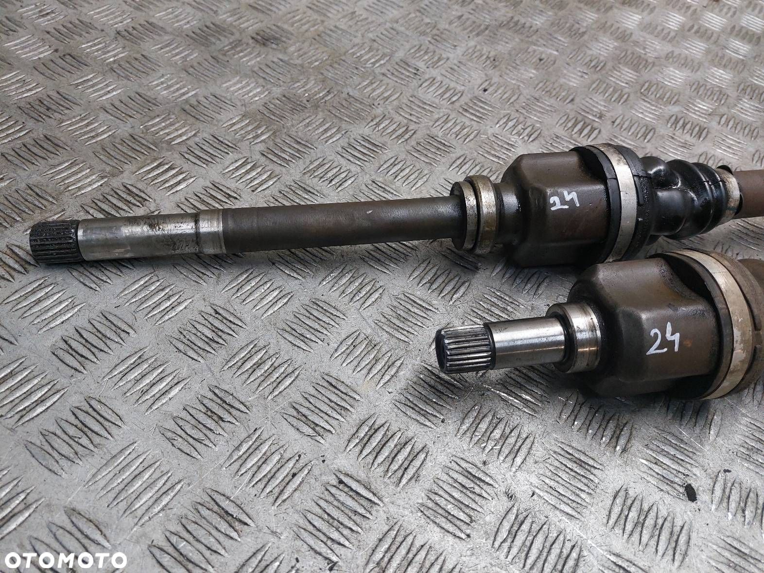 PÓŁOŚ LEWY PRZÓD + PRAWY PRZÓD 5B PEUGEOT 207 I 1.6 HDI - 3