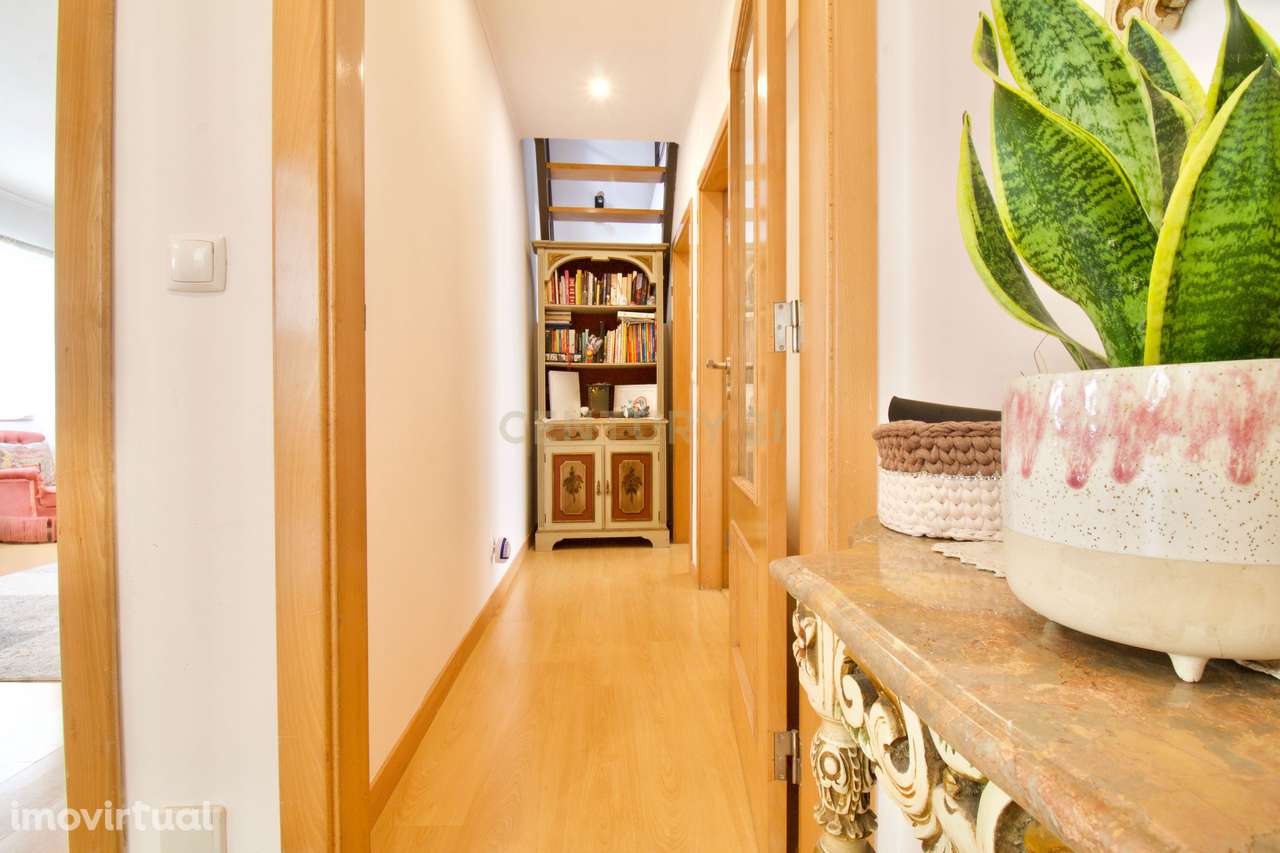 Andar de Moradia T2 + 1 com Logradouro e Sótão , Almada - Grande imagem: 2/60