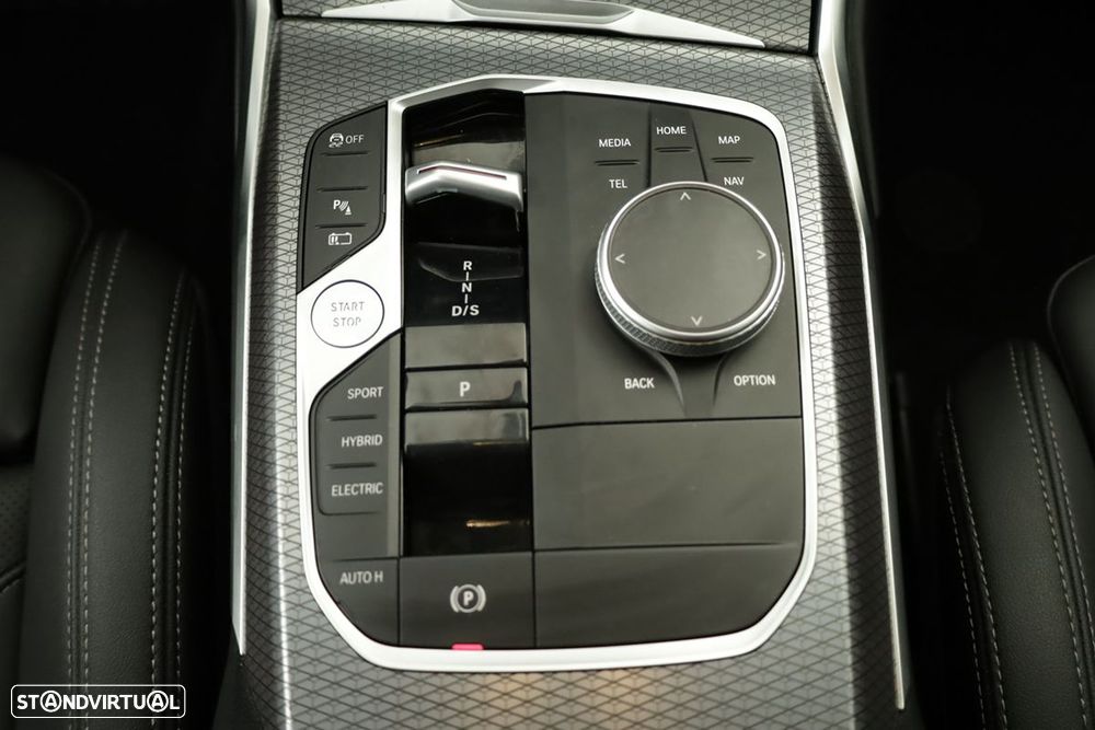 BMW 330 e Edição Desportiva M Auto - 13