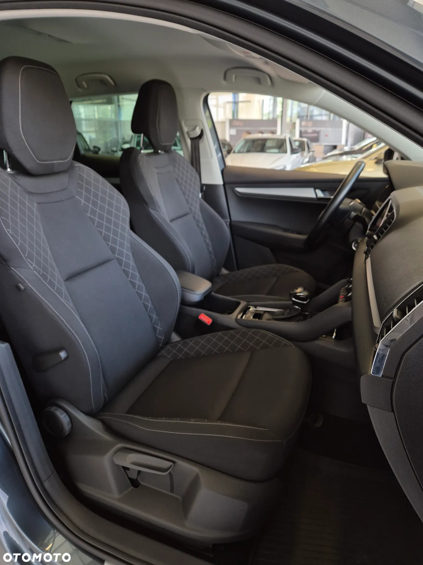 Skoda Karoq 1.5 TSI ACT 4x2 Ambition DSG - 14
