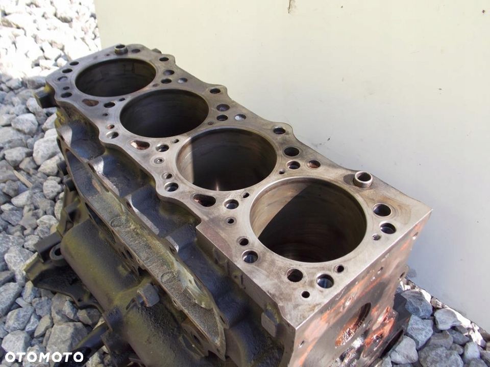 Blok silnika Mitsubishi Pajero III 3.2 DI 4M41 - 7
