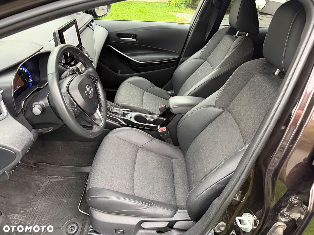 Toyota Corolla 1.8 Hybrid Selection - 32
