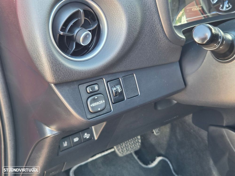 Toyota Yaris 1.5 HSD 20 Anos - 14