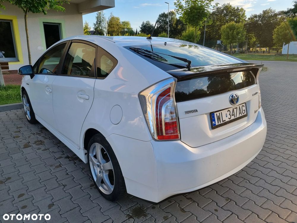 Toyota Prius (Hybrid) Life - 11