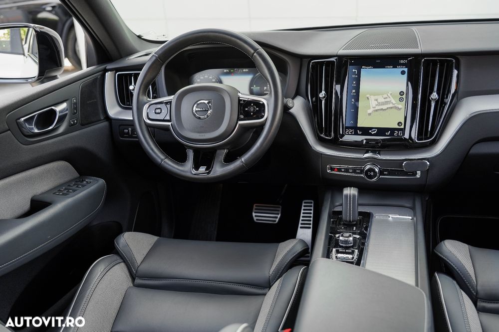 Volvo XC 60 Recharge T8 Twin Engine eAWD R-Design - 8