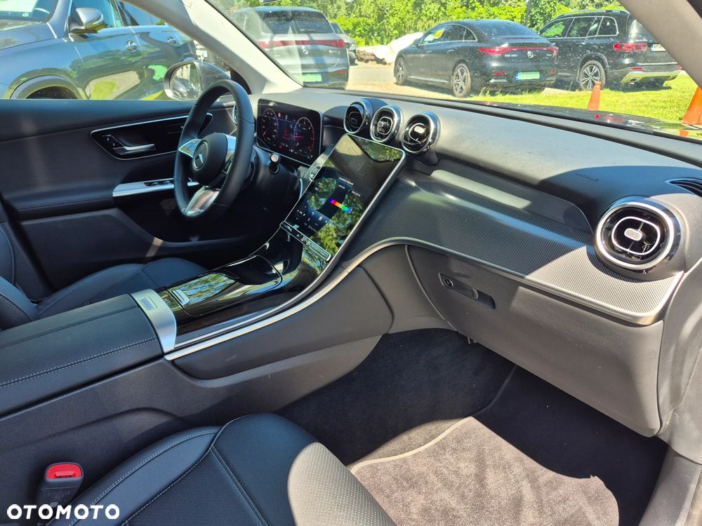 Mercedes-Benz GLC - 32