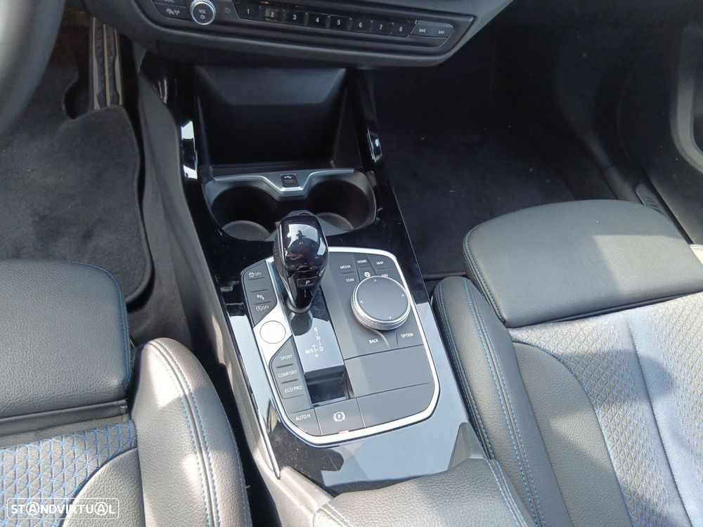 BMW 116 d Pack Desportivo M Auto - 24
