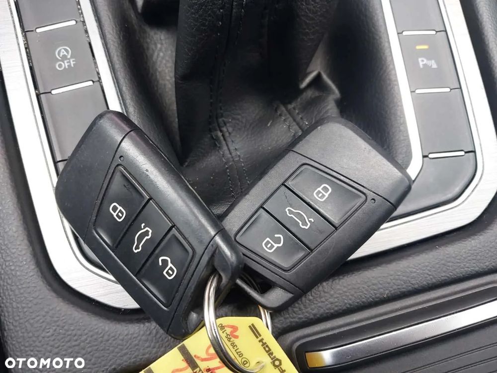 Volkswagen Passat - 16