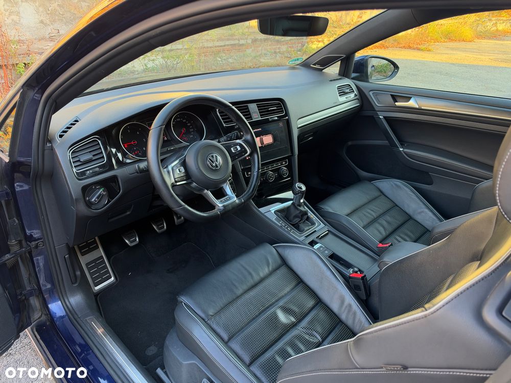 Volkswagen Golf - 6