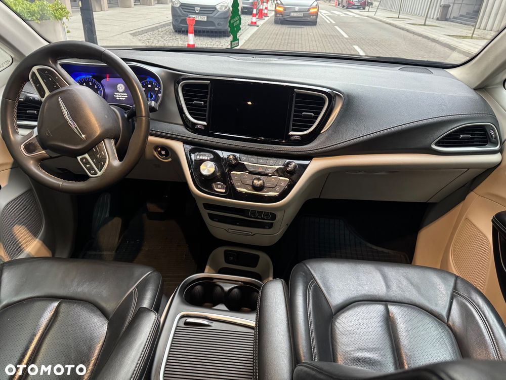 Chrysler Pacifica - 28