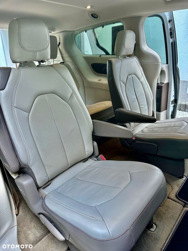Chrysler Pacifica - 6