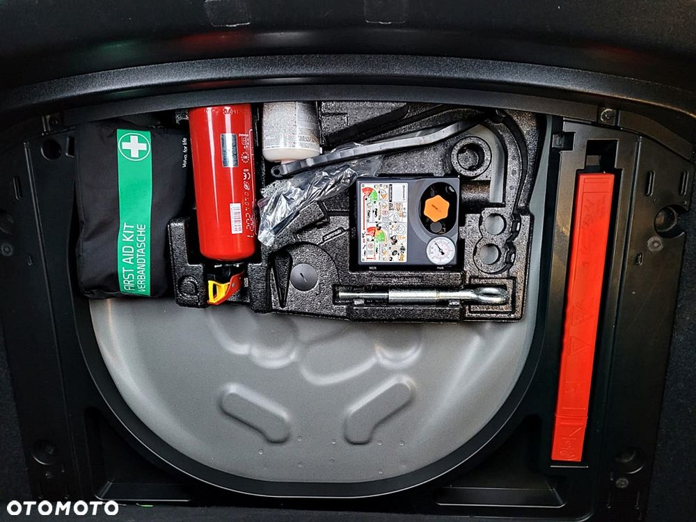 Volvo V40 T2 Momentum - 40