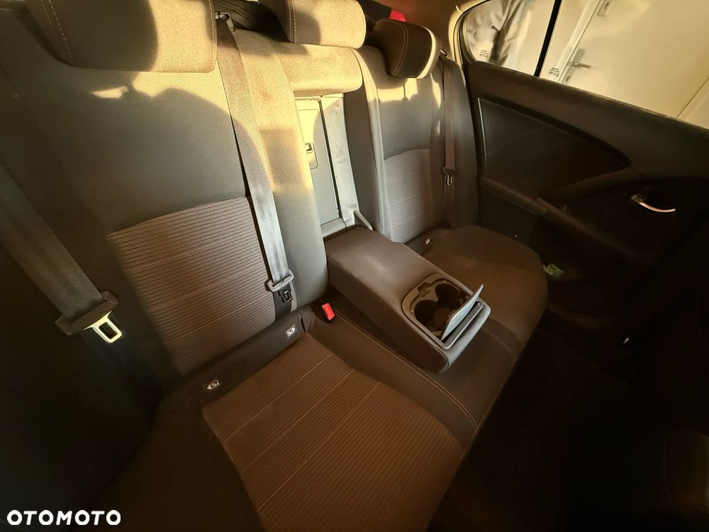 Toyota Avensis 1.8 Premium - 11