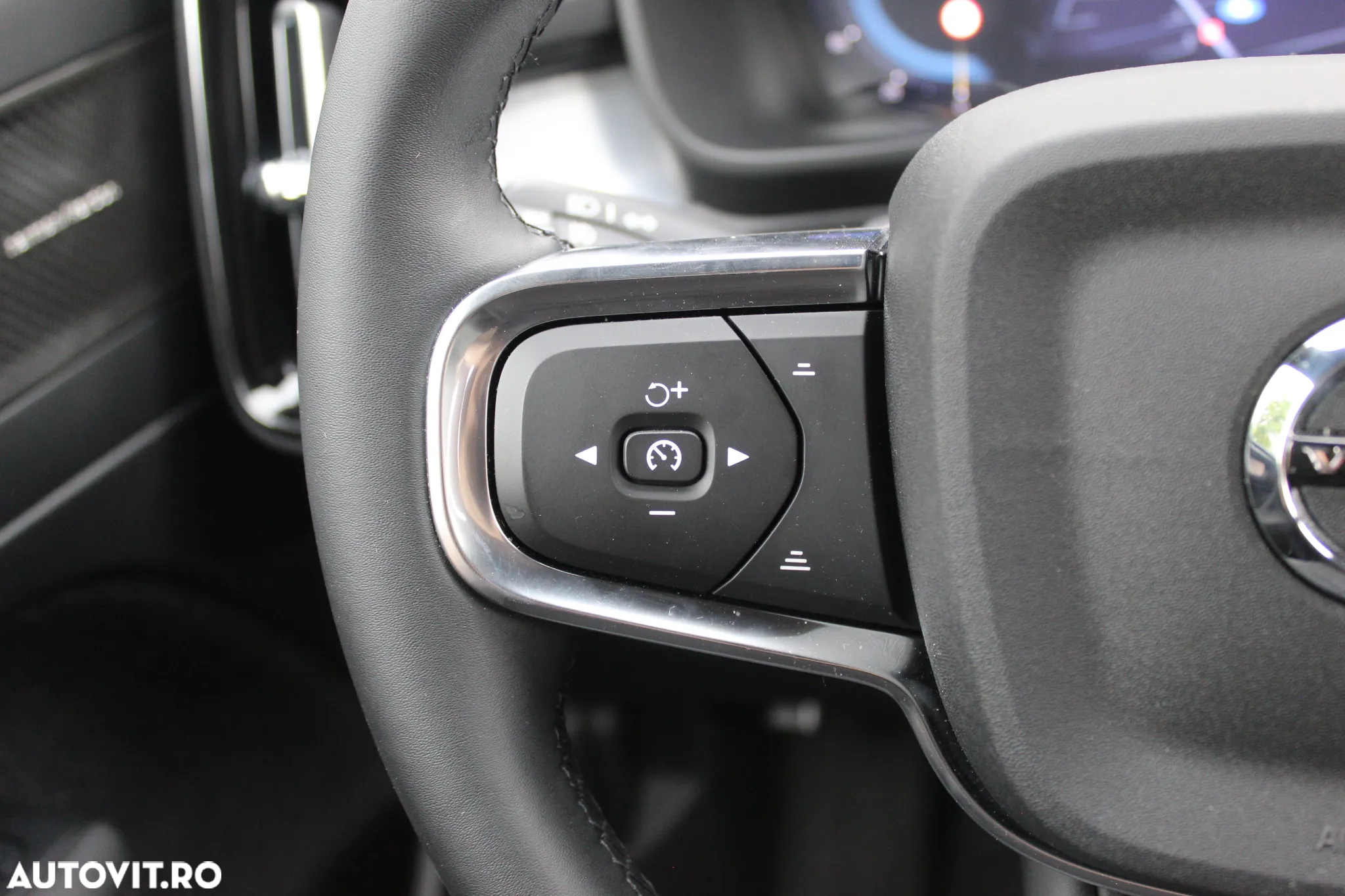 Volvo XC 40 B3 AT FWD MHEV Plus Dark - 15